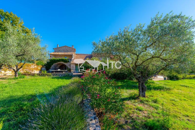 Maison - 286 m² - 9 pièces