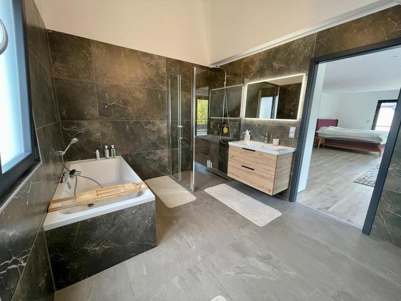 Maison - 328 m² - 9 pièces