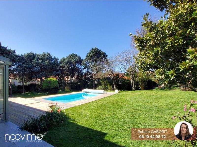 Maison - 200 m² - 9 pièces