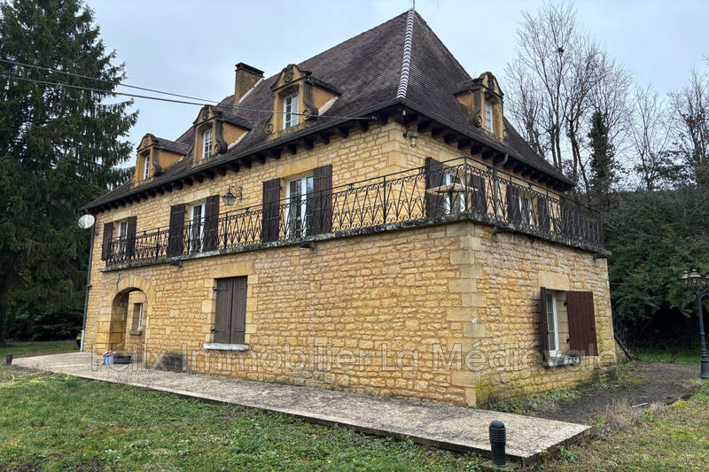 Maison - 200 m² - 9 pièces