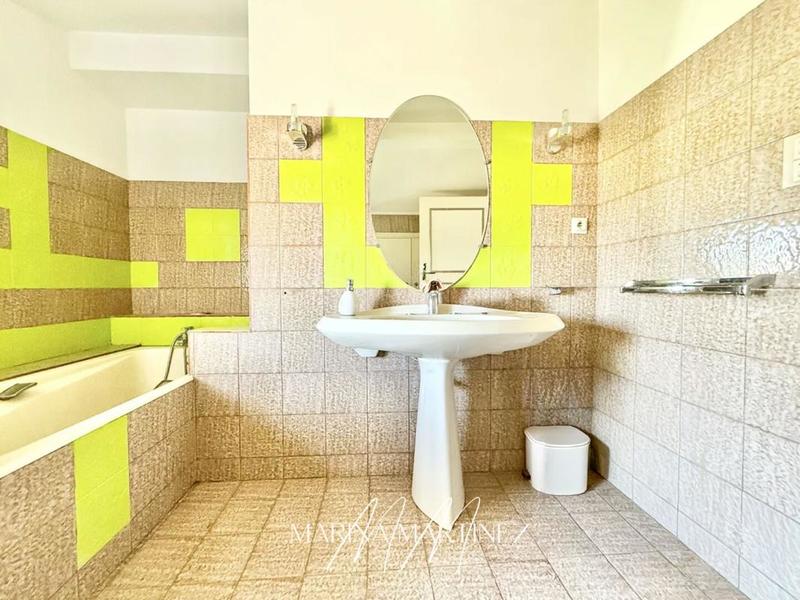 Maison - 205 m² - 8 pièces