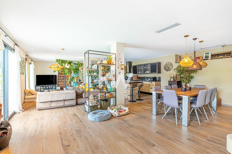 Maison - 220 m² - 4 pièces