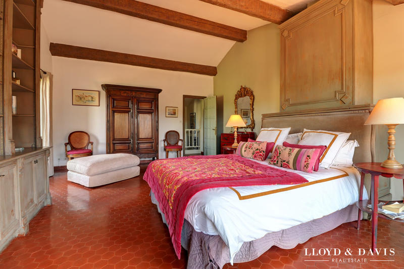 Mas - 204 m² - 9 pièces