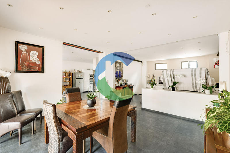 Maison - 247 m² - 7 pièces