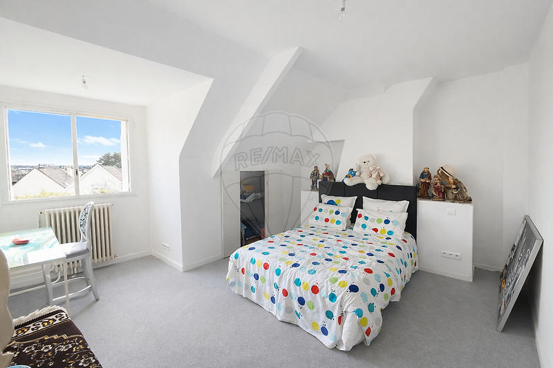 Pavillon - 230 m² - 7 pièces