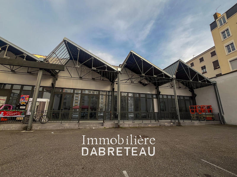 Local d'activité / Entrepôt - 596 m²