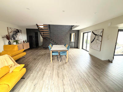 Maison - 207 m² - 7 pièces