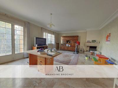 Maison - 193 m² - 9 pièces