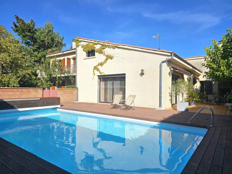 Maison - 280 m² - 8 pièces