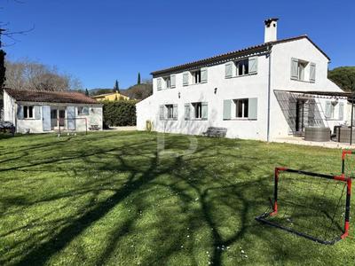 Villa - 204 m² - 8 pièces