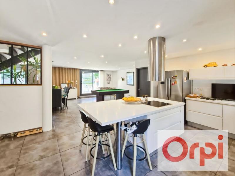 Maison - 237 m² - 7 pièces