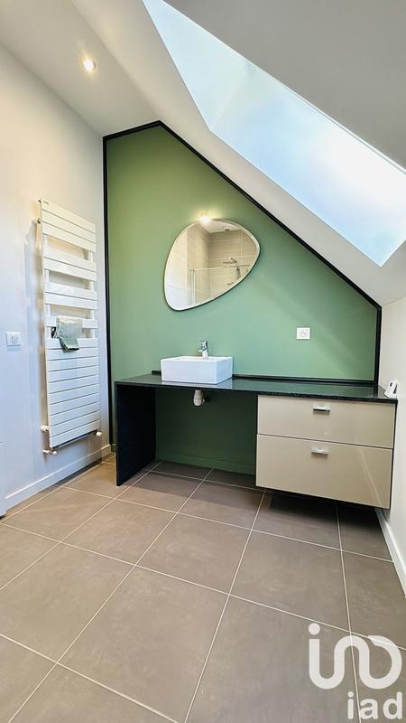 Maison - 220 m² - 6 pièces