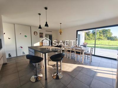 Maison - 102 m² - 4 pièces