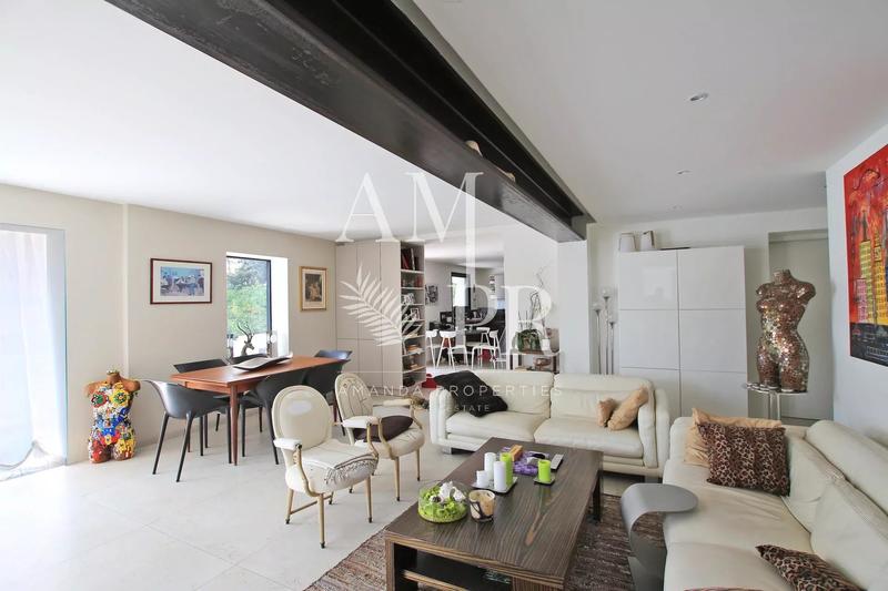 Villa - 233 m² - 7 pièces