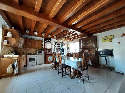 Maison - 225 m² - 8 pièces