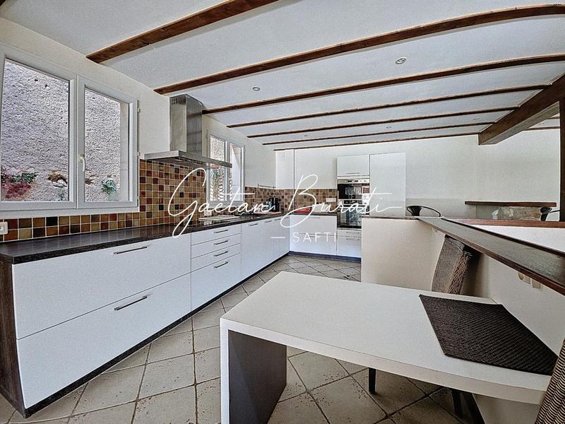 Maison - 223 m² - 9 pièces