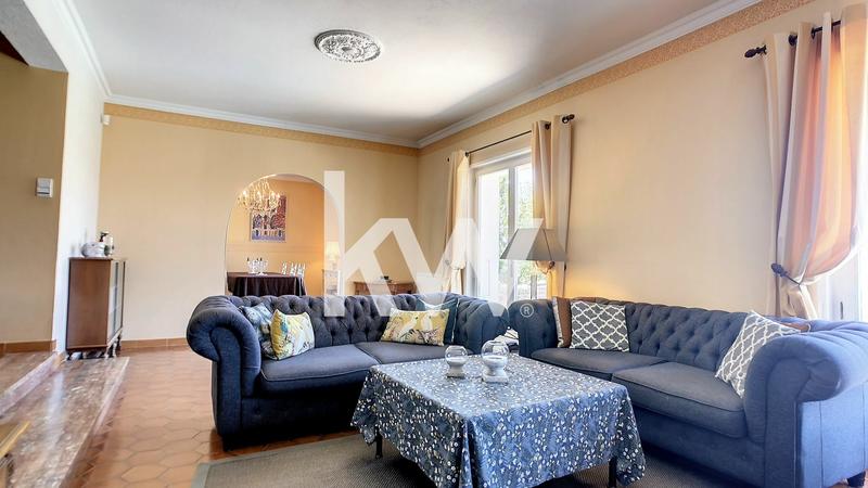 Maison - 225 m² - 6 pièces