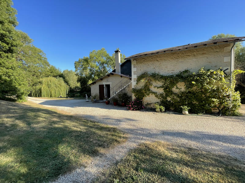 Maison - 223 m² - 7 pièces