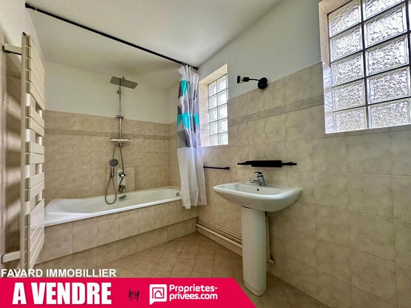 Maison - 238 m² - 9 pièces