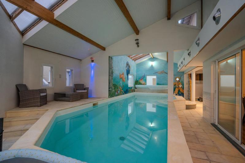 Maison - 330 m² - 9 pièces