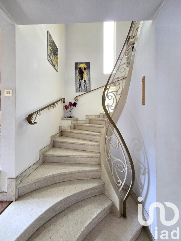 Maison - 228 m² - 6 pièces