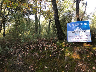 Terrain constructible - 900 m²