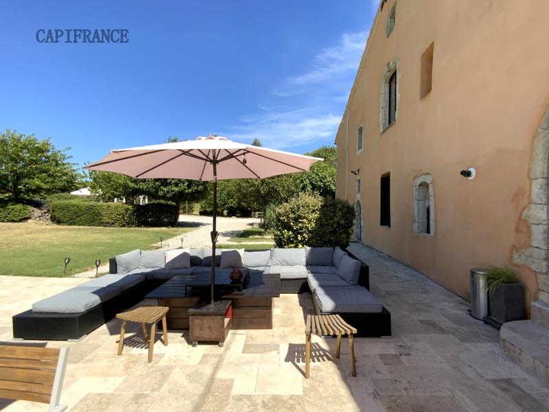 Fonds de commerce - 561 m²