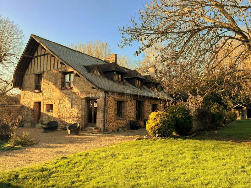 Maison - 230 m² - 7 pièces