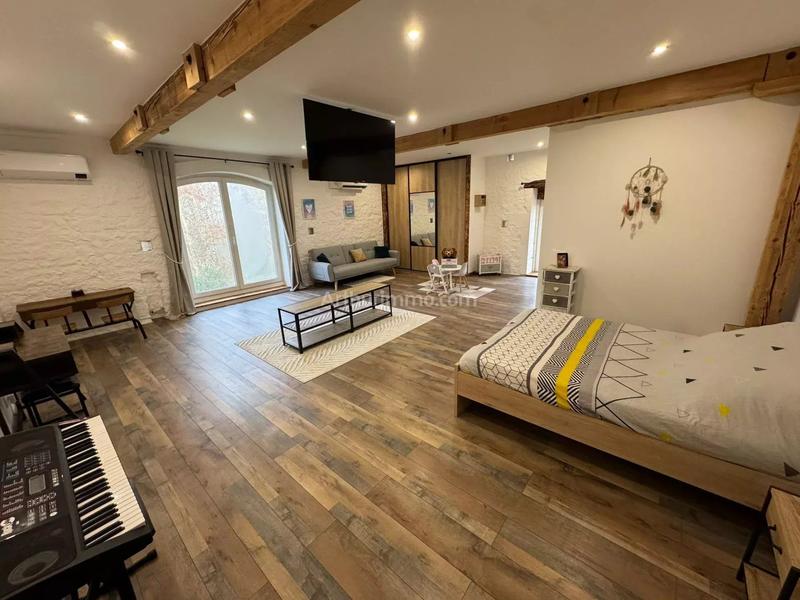 Maison - 595 m² - 5 pièces