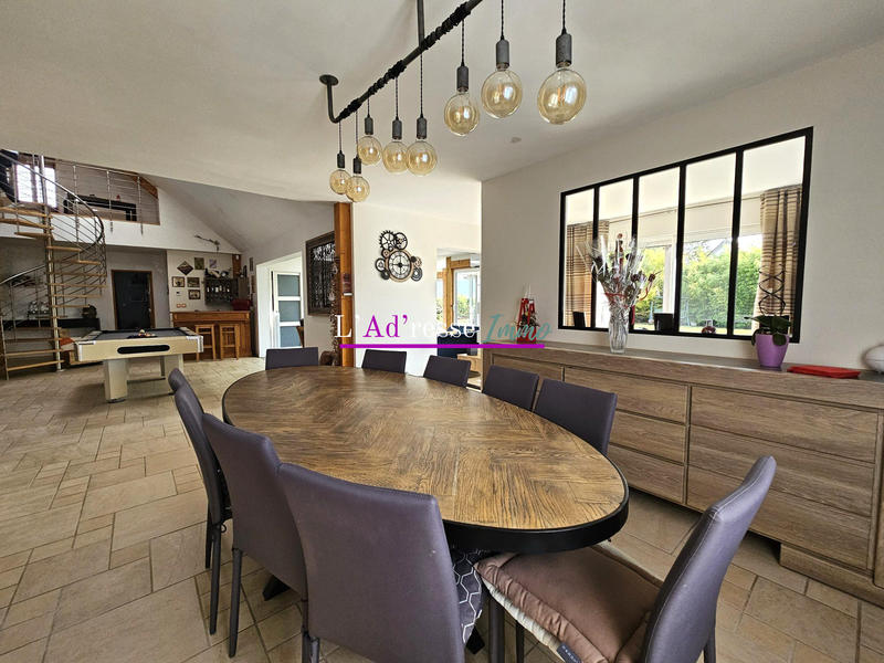 Villa - 246 m² - 15 pièces