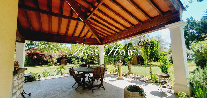 Maison - 230 m² - 8 pièces