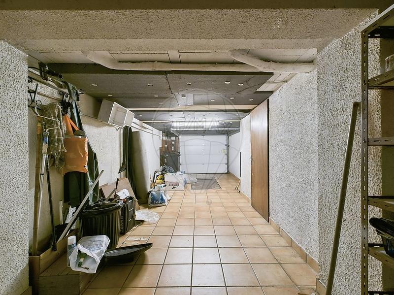 Maison - 230 m² - 8 pièces