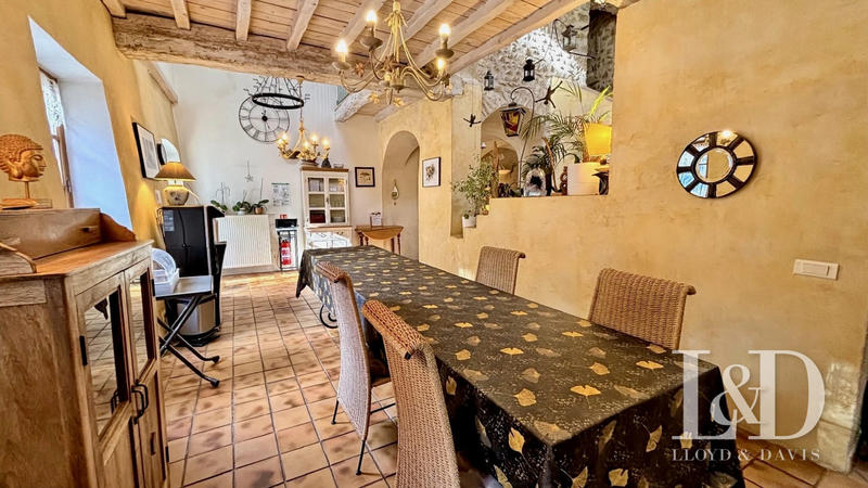 Bastide - 1 400 m² - 38 pièces