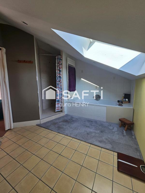 Maison - 215 m² - 6 pièces