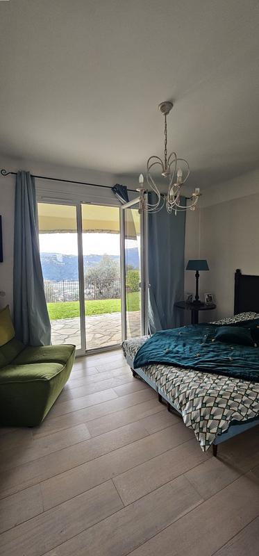 Maison - 210 m² - 10 pièces