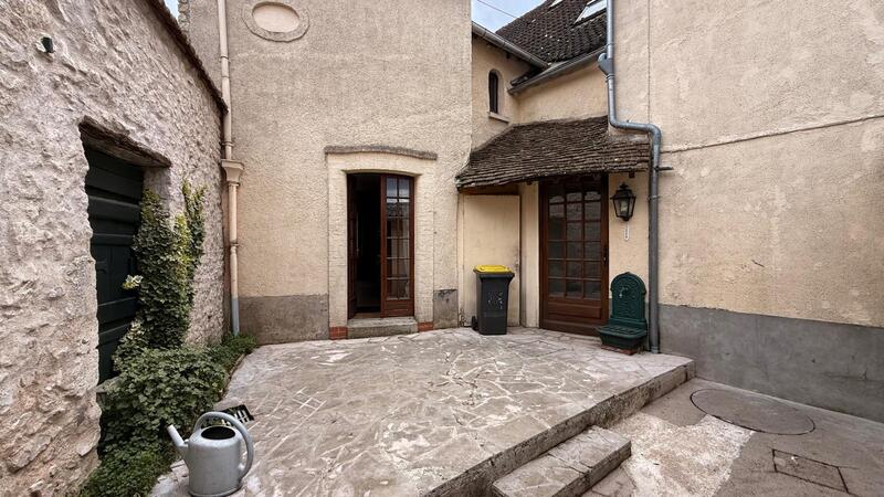 Maison - 228 m² - 6 pièces