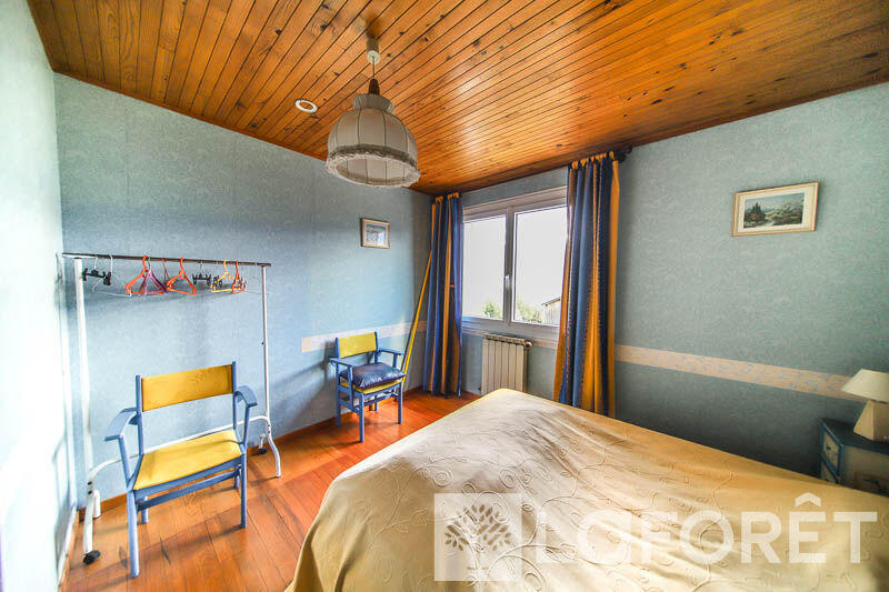 Maison - 202 m² - 9 pièces