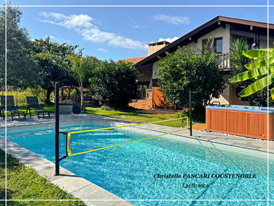 Maison - 204 m² - 6 pièces