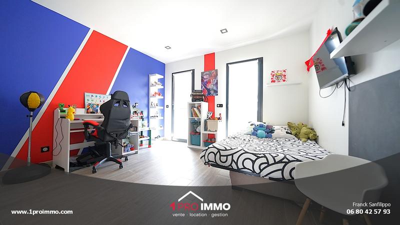 Maison - 230 m² - 6 pièces