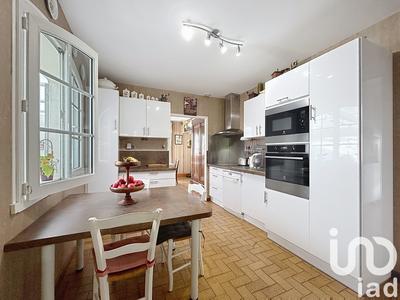 Maison - 180 m² - 7 pièces