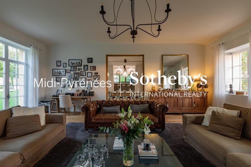 Maison - 420 m² - 9 pièces