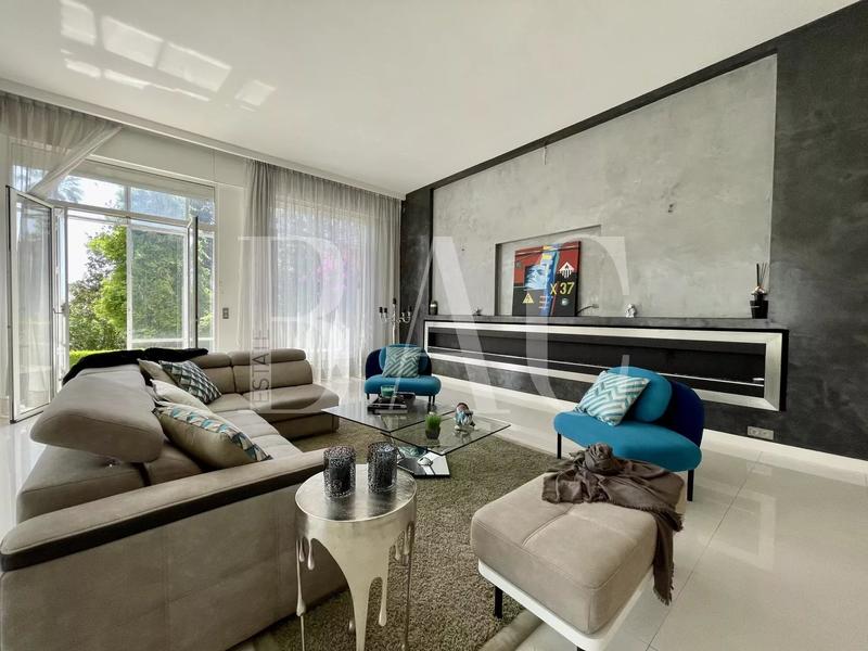 Appartement - 230 m² - 6 pièces