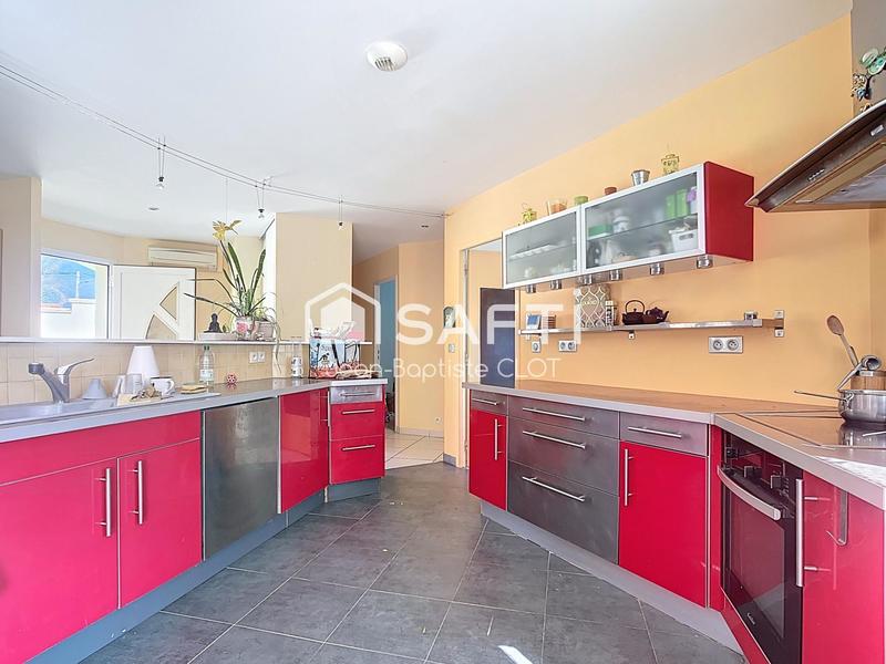 Maison - 158 m² - 8 pièces