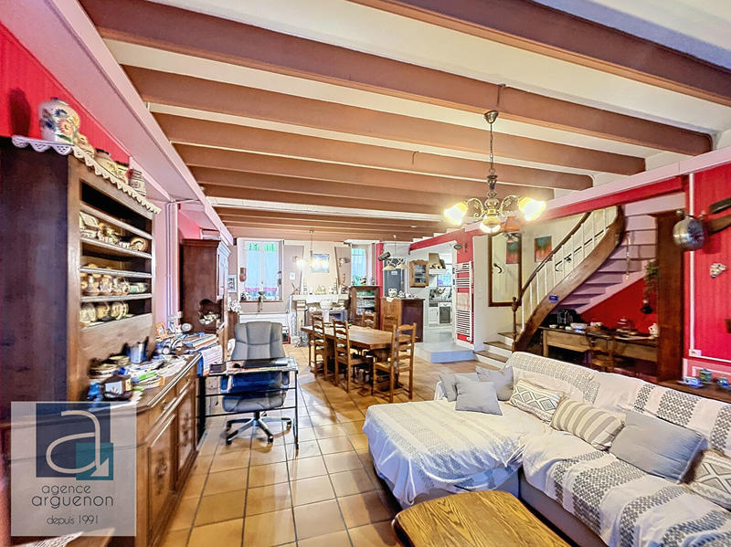 Maison - 202 m² - 7 pièces