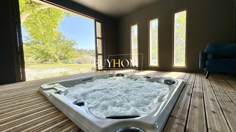 Maison - 240 m² - 7 pièces