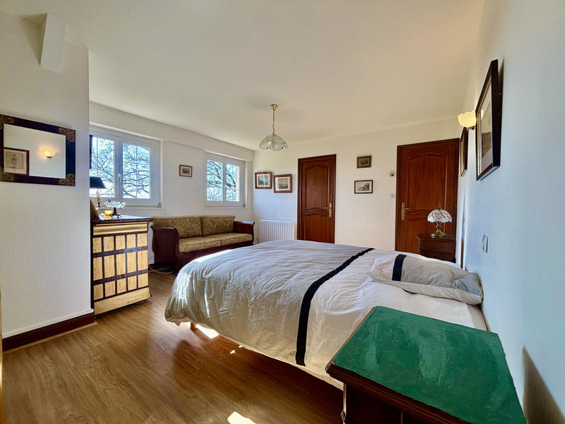 Maison - 205 m² - 8 pièces