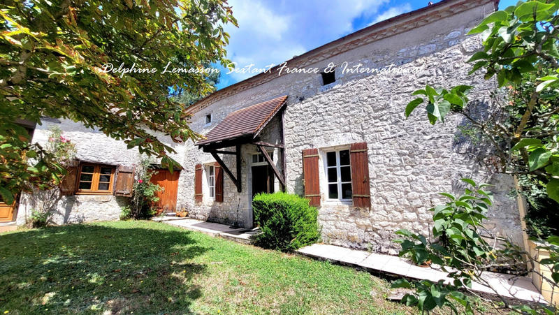 Maison - 240 m² - 9 pièces