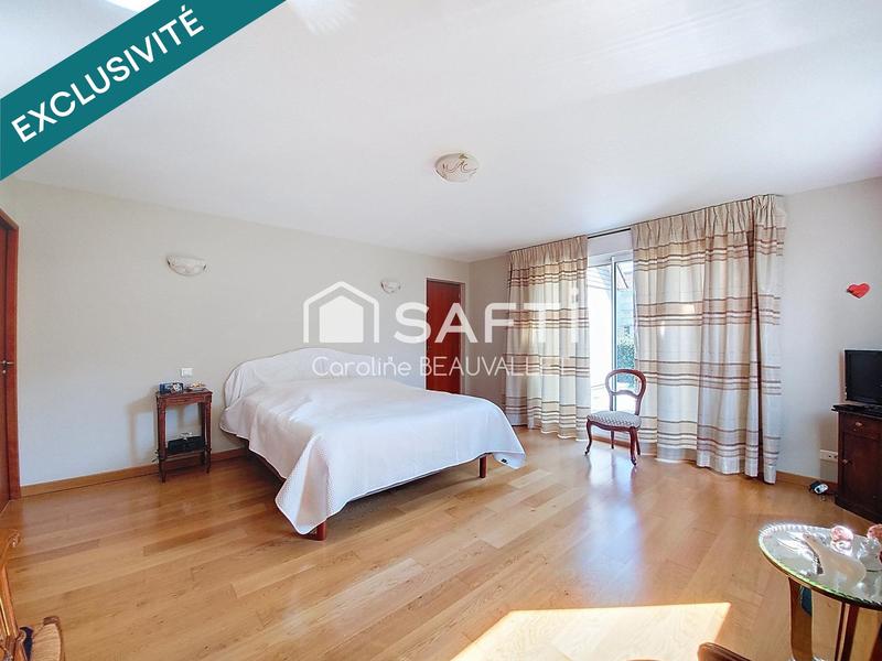 Maison - 240 m² - 7 pièces