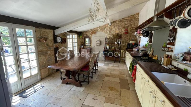 Demeure - 226 m² - 7 pièces