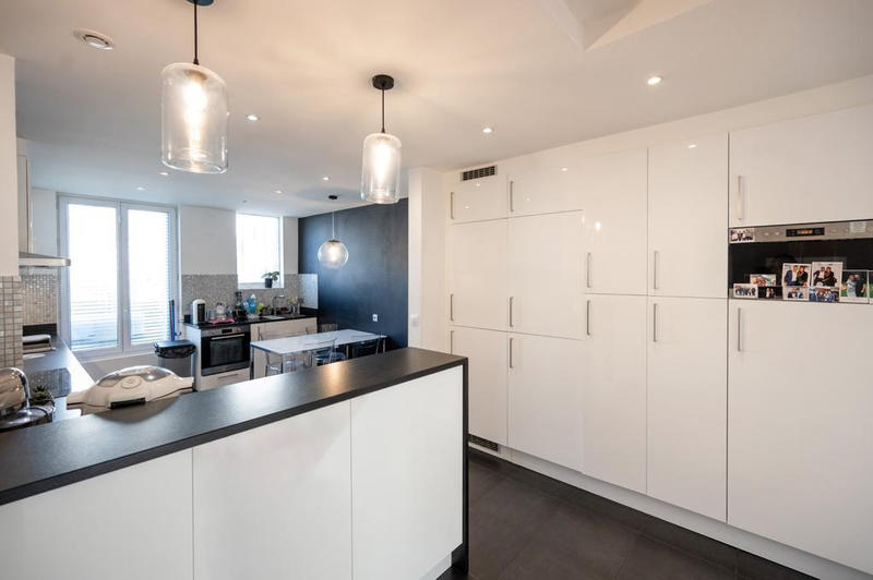 Maison - 250 m² - 7 pièces